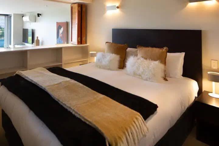 Stunning Lakeview 1 Bedroom Apartment Queenstown Exteriör bild