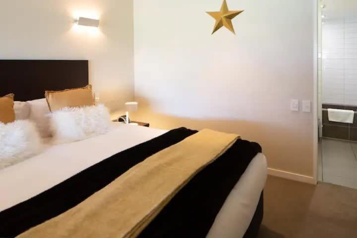 Stunning Lakeview 1 Bedroom Apartment Queenstown Exteriör bild